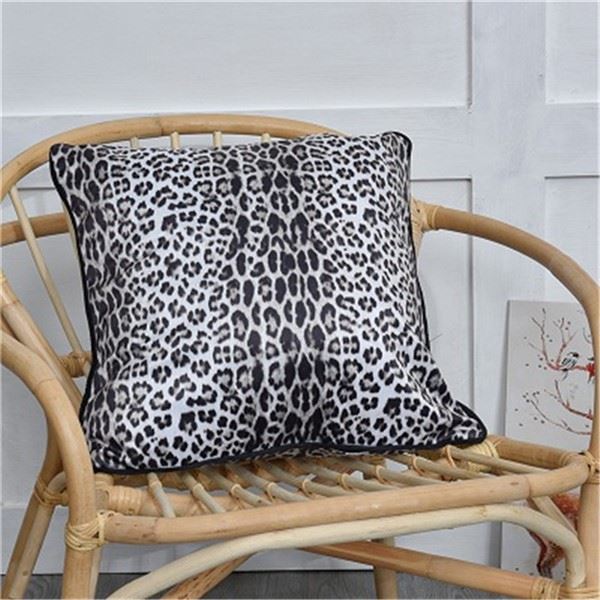 Leopard baxmal dizayner yostig'i